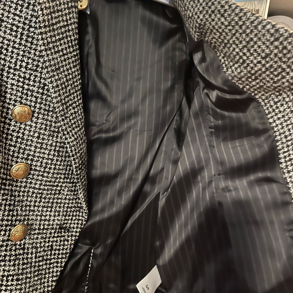 Blazer - Picture 5 of 5
